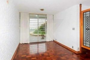 Casa com 300m², 3 dormitórios, 2 suítes, 2 vagas no bairro Três Figueiras em Porto Alegre - Foto 3