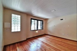 Casa com 260m², 5 dormitórios no bairro Petrópolis em Porto Alegre - Foto 2
