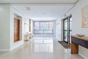 Apartamento à venda com 90m², 3 dormitórios, 1 suíte, 2 vagas no bairro Menino Deus em Porto Alegre - Foto 30