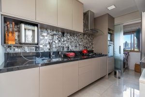 Apartamento à venda com 90m², 3 dormitórios, 1 suíte, 2 vagas no bairro Menino Deus em Porto Alegre - Foto 12