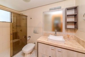 Apartamento à venda com 100m², 3 dormitórios, 1 suíte, 2 vagas no bairro Moinhos de Vento em Porto Alegre - Foto 9