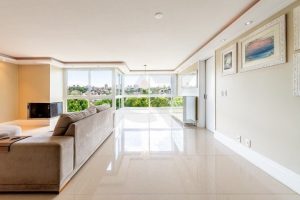 Cobertura com 176m², 4 dormitórios, 1 suíte, 4 vagas no bairro Chácara das Pedras em Porto Alegre - Foto 2