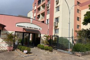 Apartamento à venda com 58m², 2 dormitórios, 1 vaga no bairro Alto Petrópolis em Porto Alegre - Foto 2