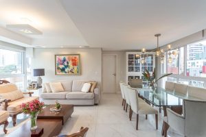 Apartamento à venda com 103m², 3 dormitórios, 1 suíte, 2 vagas no bairro Petrópolis em Porto Alegre - Foto 2