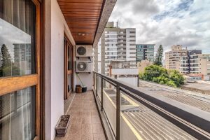Apartamento à venda com 160m², 3 dormitórios, 1 suíte, 1 vaga no bairro Menino Deus em Porto Alegre - Foto 7