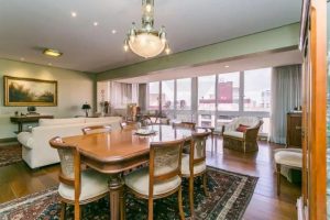 Apartamento à venda com 258m², 3 dormitórios, 1 suíte, 2 vagas no bairro Petrópolis em Porto Alegre - Foto 2