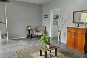 Casa com 227m², 3 dormitórios, 3 suítes, 2 vagas no bairro Três Figueiras em Porto Alegre - Foto 2