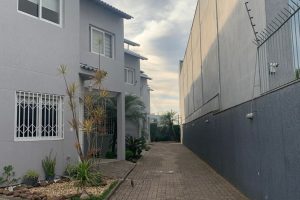 Casa em Condomínio à venda com 112m², 3 dormitórios, 1 suíte, 2 vagas no bairro Ecoville em Porto Alegre - Foto 2