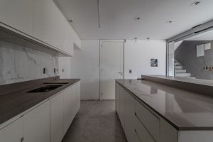 Casa à venda com 387m², 3 dormitórios, 2 suítes, 3 vagas no bairro Três Figueiras em Porto Alegre - Foto 18