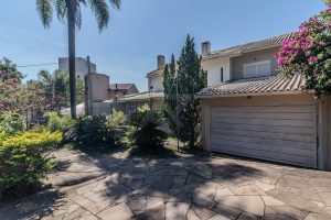 Casa à venda com 387m², 3 dormitórios, 2 suítes, 3 vagas no bairro Três Figueiras em Porto Alegre - Foto 45