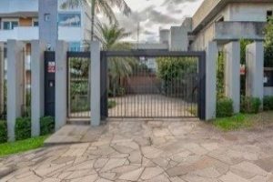 Casa com 360m², 4 dormitórios, 4 suítes, 4 vagas no bairro Cristal em Porto Alegre - Foto 17