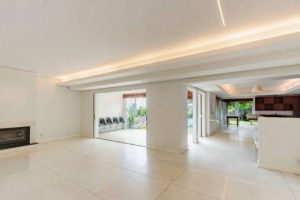 Casa com 360m², 4 dormitórios, 4 suítes, 4 vagas no bairro Cristal em Porto Alegre - Foto 2