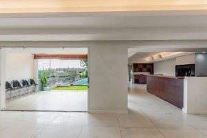 Casa com 360m², 4 dormitórios, 4 suítes, 4 vagas no bairro Cristal em Porto Alegre - Foto 7