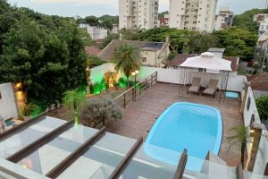 Casa com 389m², 3 dormitórios, 1 suíte, 5 vagas no bairro Higienópolis em Porto Alegre - Foto 2