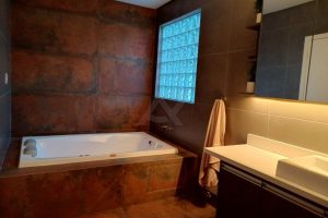 Casa com 389m², 3 dormitórios, 1 suíte, 5 vagas no bairro Higienópolis em Porto Alegre - Foto 19