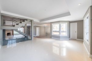 Casa à venda com 410m², 3 dormitórios, 1 suíte, 4 vagas no bairro Chácara das Pedras em Porto Alegre - Foto 2