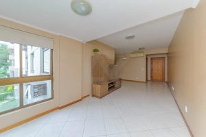 Apartamento à venda com 100m², 3 dormitórios, 1 suíte, 2 vagas no bairro Moinhos de Vento em Porto Alegre - Foto 3