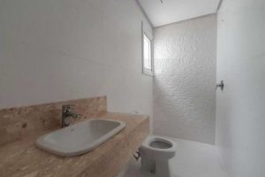 Casa em Condomínio com 300m², 3 dormitórios, 3 suítes, 2 vagas no bairro Pedra Redonda em Porto Alegre - Foto 9