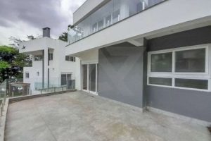 Casa em Condomínio com 300m², 3 dormitórios, 3 suítes, 2 vagas no bairro Pedra Redonda em Porto Alegre - Foto 13