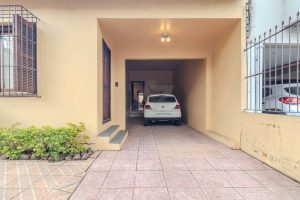 Casa com 200m², 3 dormitórios, 1 suíte, 3 vagas no bairro Auxiliadora em Porto Alegre - Foto 46