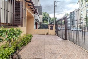 Casa com 200m², 3 dormitórios, 1 suíte, 3 vagas no bairro Auxiliadora em Porto Alegre - Foto 45