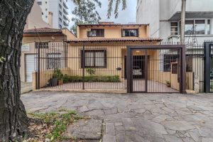 Casa com 200m², 3 dormitórios, 1 suíte, 3 vagas no bairro Auxiliadora em Porto Alegre - Foto 47