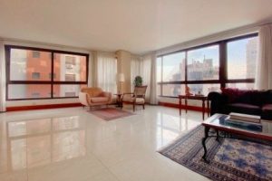 Apartamento à venda com 228m², 4 dormitórios, 2 suítes, 3 vagas no bairro Rio Branco em Porto Alegre - Foto 2