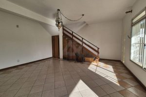 Casa com 212m², 3 dormitórios, 1 suíte, 3 vagas no bairro Chácara das Pedras em Porto Alegre - Foto 4