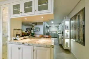 Casa com 600m², 4 dormitórios, 2 suítes, 10 vagas no bairro Pedra Redonda em Porto Alegre - Foto 2