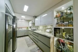 Casa com 600m², 4 dormitórios, 2 suítes, 10 vagas no bairro Pedra Redonda em Porto Alegre - Foto 3