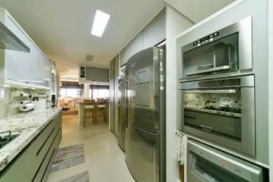 Casa com 600m², 4 dormitórios, 2 suítes, 10 vagas no bairro Pedra Redonda em Porto Alegre - Foto 4