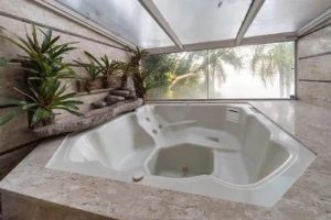 Casa com 600m², 4 dormitórios, 2 suítes, 10 vagas no bairro Pedra Redonda em Porto Alegre - Foto 10