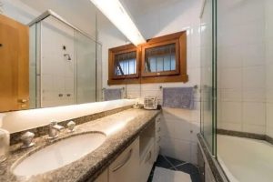 Casa com 600m², 4 dormitórios, 2 suítes, 10 vagas no bairro Pedra Redonda em Porto Alegre - Foto 14