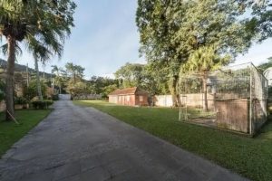 Casa com 600m², 4 dormitórios, 2 suítes, 10 vagas no bairro Pedra Redonda em Porto Alegre - Foto 25