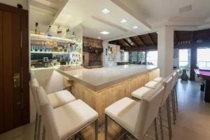 Casa com 600m², 4 dormitórios, 2 suítes, 10 vagas no bairro Pedra Redonda em Porto Alegre - Foto 17