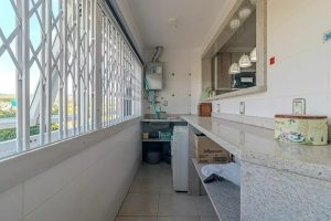 Casa com 395m², 4 dormitórios, 2 suítes, 5 vagas no bairro Jardim Planalto em Porto Alegre - Foto 11
