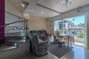 Casa com 395m², 4 dormitórios, 2 suítes, 5 vagas no bairro Jardim Planalto em Porto Alegre - Foto 4