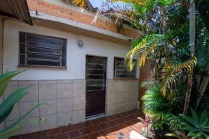 Casa à venda com 238m², 4 dormitórios, 1 suíte, 7 vagas no bairro Menino Deus em Porto Alegre - Foto 7