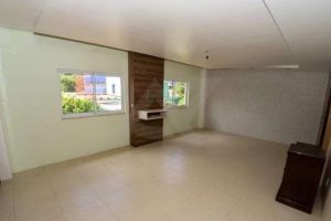 Casa à venda com 238m², 4 dormitórios, 1 suíte, 7 vagas no bairro Menino Deus em Porto Alegre - Foto 4