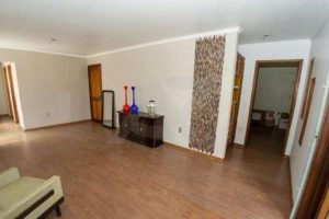 Casa à venda com 238m², 4 dormitórios, 1 suíte, 7 vagas no bairro Menino Deus em Porto Alegre - Foto 5