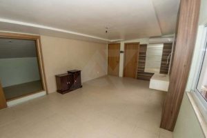 Casa à venda com 238m², 4 dormitórios, 1 suíte, 7 vagas no bairro Menino Deus em Porto Alegre - Foto 6