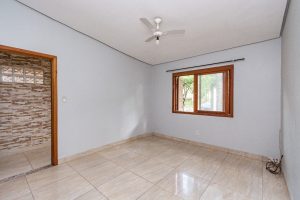 Casa à venda com 325m², 4 dormitórios, 2 suítes, 3 vagas no bairro Ipanema em Porto Alegre - Foto 4