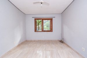 Casa à venda com 325m², 4 dormitórios, 2 suítes, 3 vagas no bairro Ipanema em Porto Alegre - Foto 5