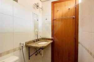 Apartamento com 142m², 3 dormitórios, 1 suíte, 2 vagas no bairro Menino Deus em Porto Alegre - Foto 13