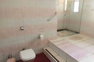 Casa com 203m², 6 dormitórios, 3 suítes, 2 vagas no bairro Centro Histórico em Porto Alegre - Foto 19