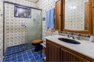 Casa à venda com 380m², 3 dormitórios, 1 suíte, 4 vagas no bairro Partenon em Porto Alegre - Foto 5
