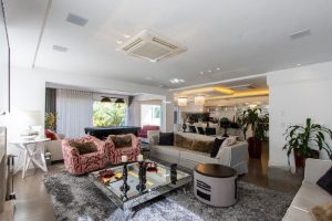 Casa em Condomínio à venda com 459m², 5 dormitórios, 5 suítes, 4 vagas no bairro Pedra Redonda em Porto Alegre - Foto 4