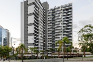 Apartamento à venda com 43m², 1 dormitório, 1 suíte, 1 vaga no bairro Petrópolis em Porto Alegre - Foto 2