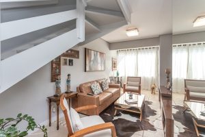 Cobertura à venda com 240m², 3 dormitórios, 1 suíte, 2 vagas no bairro Chácara das Pedras em Porto Alegre - Foto 2