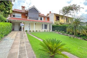 Casa em Condomínio à venda com 300m², 5 dormitórios, 2 suítes, 4 vagas no bairro Ipanema em Porto Alegre - Foto 2